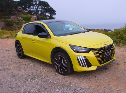 PEUGEOT 208 GT HYBRID