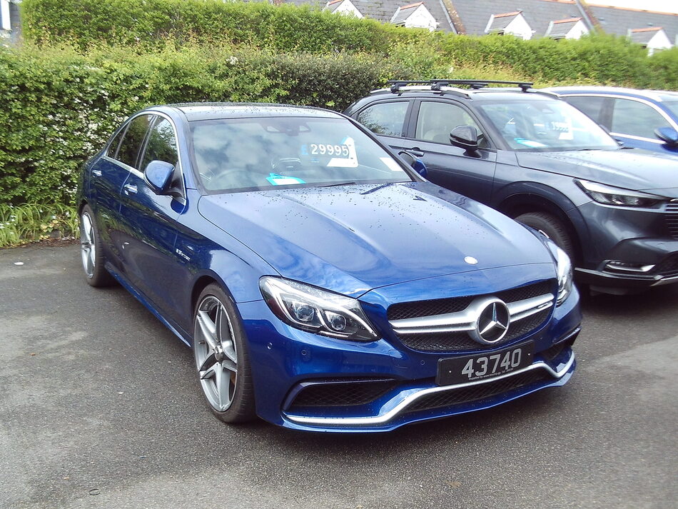 MERCEDES C63 AMG PREMIUM